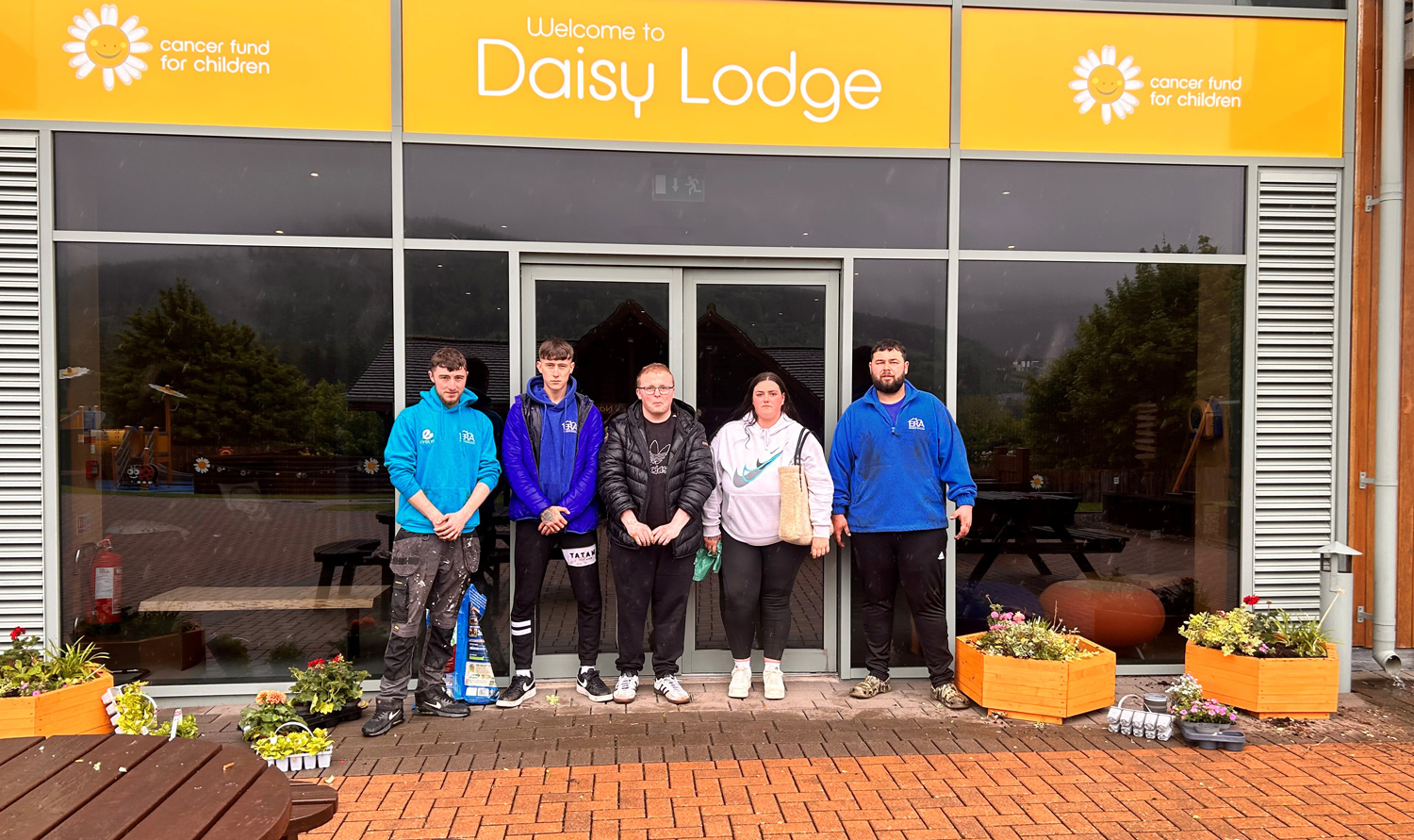 Portadown Young People help spruce up Daisy Lodge