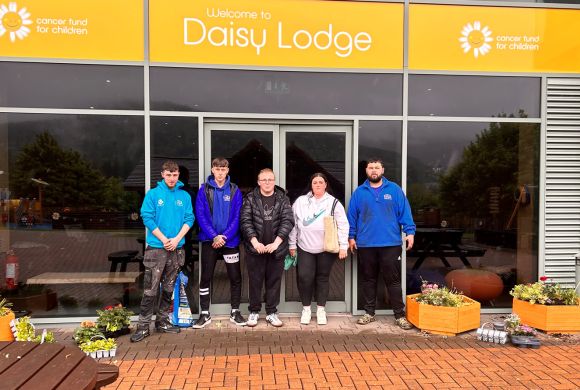 Portadown Young People help spruce up Daisy Lodge