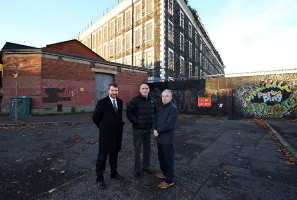 Australian Ambassador meets with Fund and Belfast interface groups